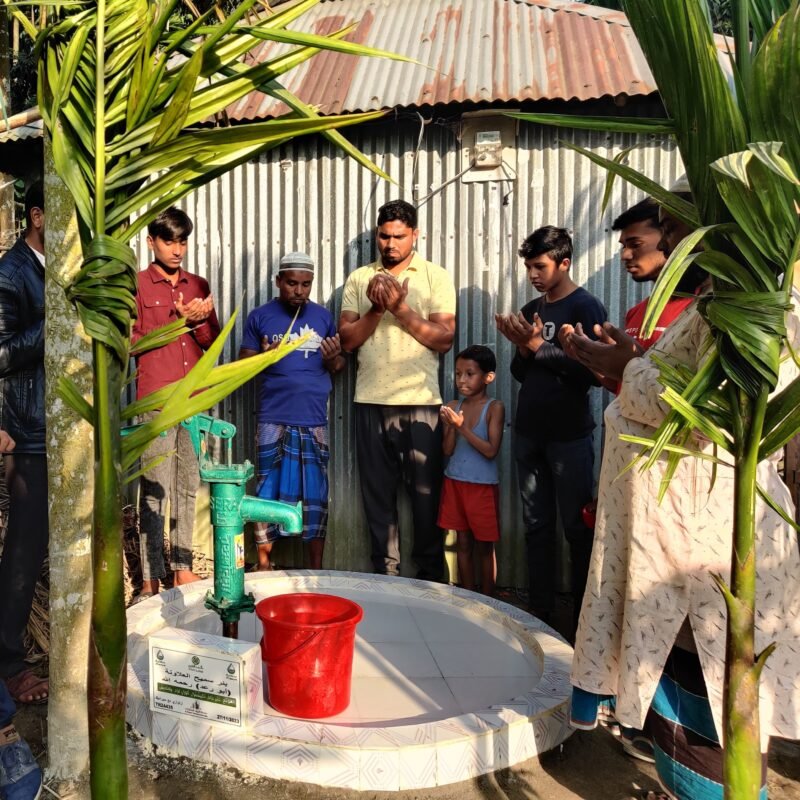 Artesian well with ceramics in Bangladesh