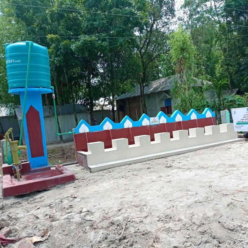 Artesian well with taps and ceramics in Bangladesh